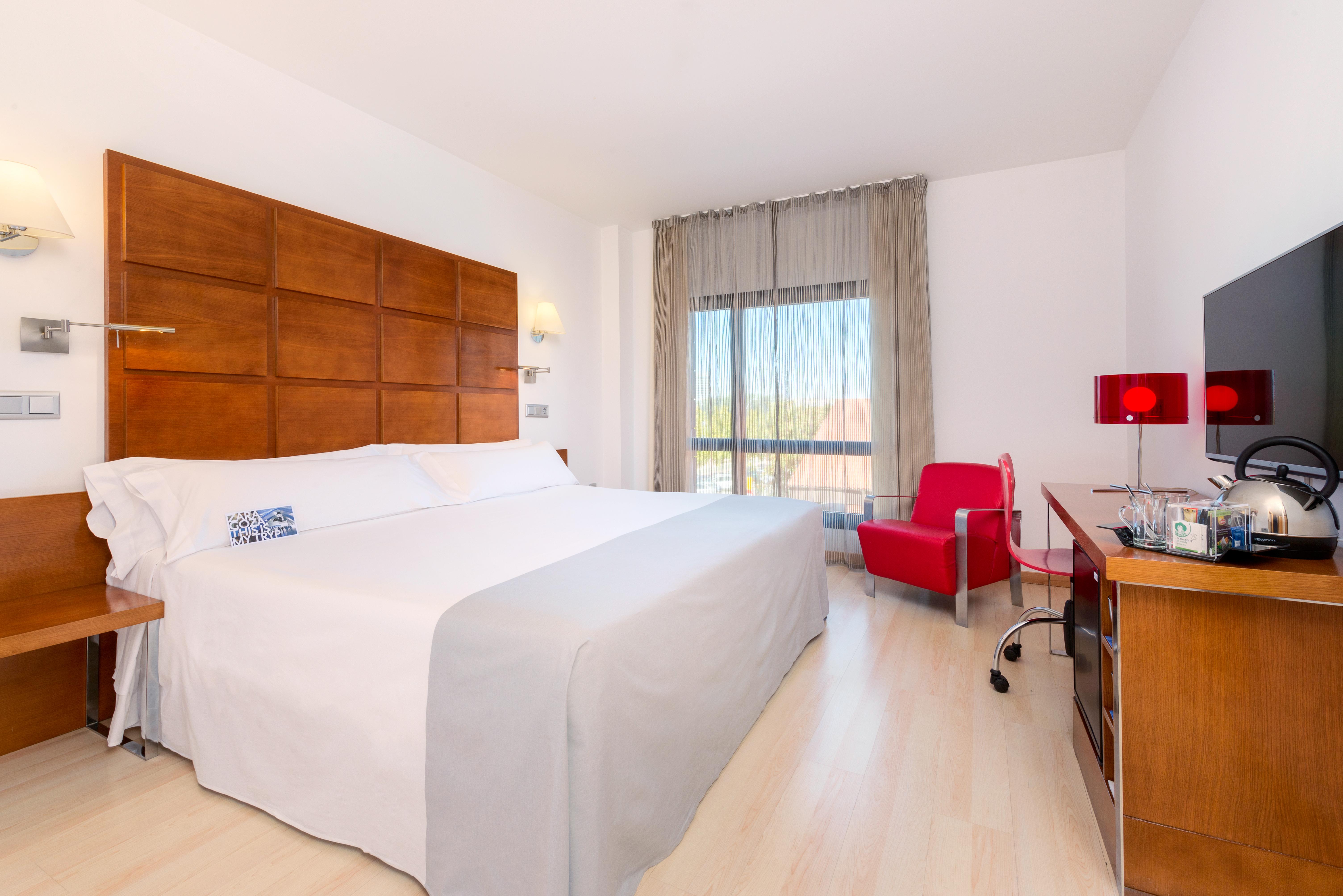 Hotel Zentral Ave Сарагоса Екстериор снимка