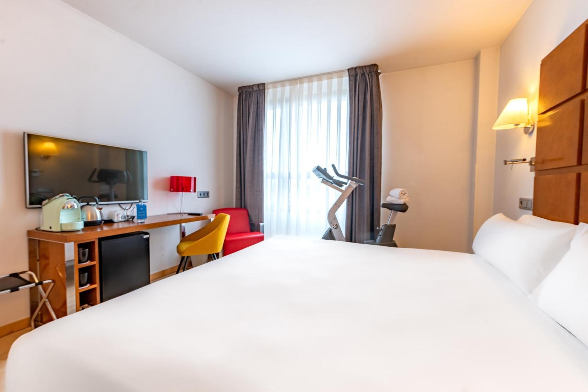 Hotel Zentral Ave Сарагоса Екстериор снимка