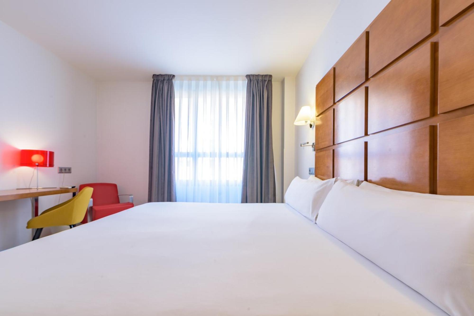Hotel Zentral Ave Сарагоса Екстериор снимка