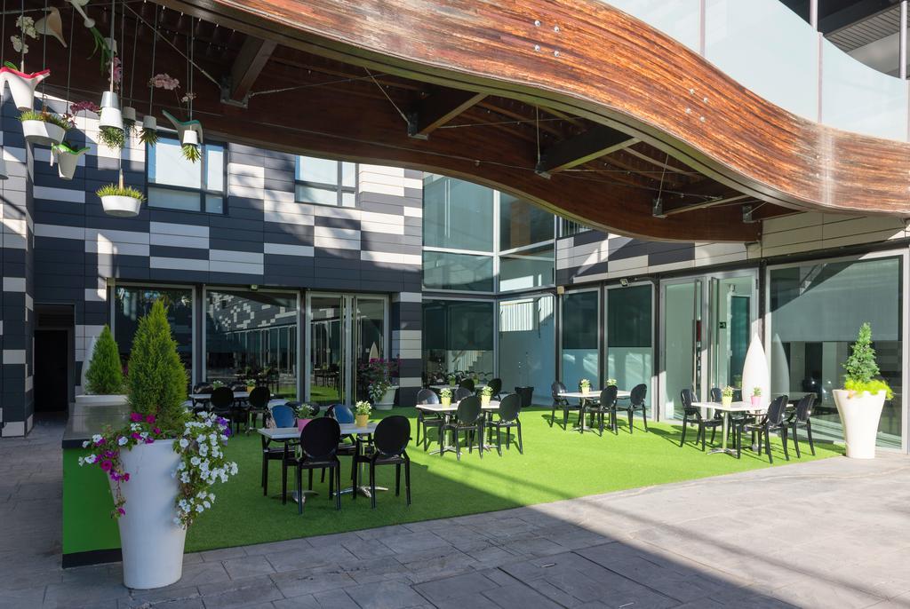 Hotel Zentral Ave Сарагоса Екстериор снимка