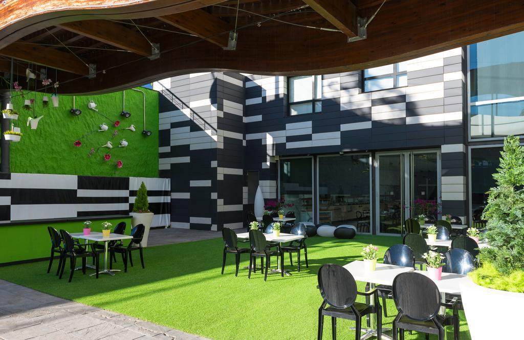 Hotel Zentral Ave Сарагоса Екстериор снимка